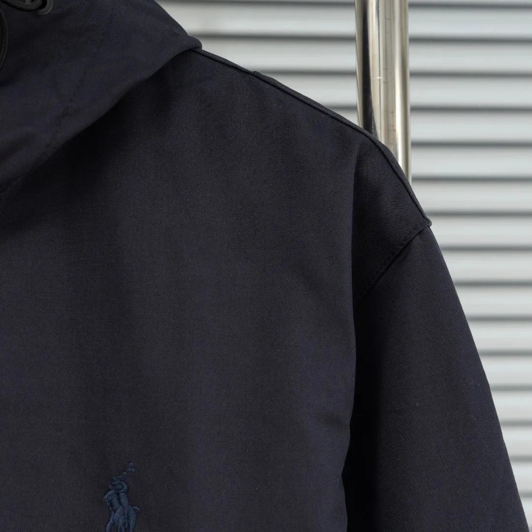 P520 top version (different currencies) You can scan the QR code to enter the official website. Style: Ralph Lauren POLO Ralph Lauren original molded small label embroidery outdoor old money style waterproof jacket. Color: Picture color Size: S-XL Fabric: Woven Accessories: Full set of customized accessories No gender distinction, same style for men and women